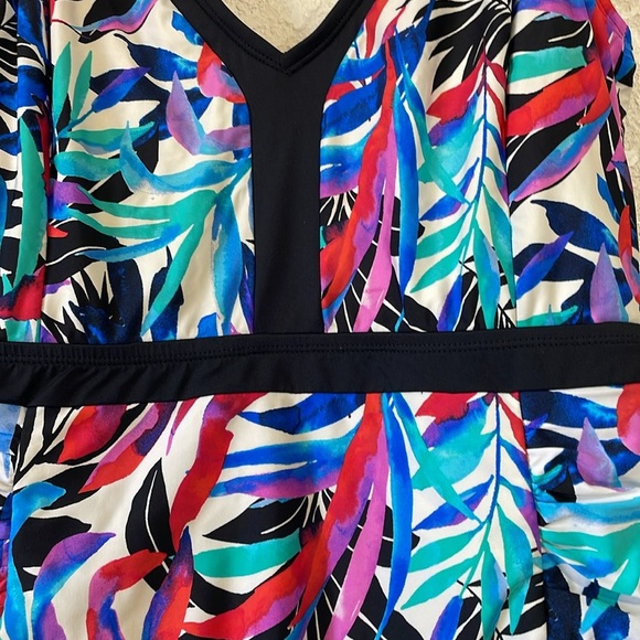 Jantzen Women’s Swimsuit - Picture 4 of 9